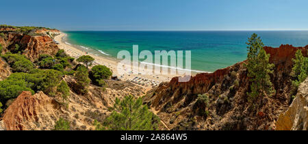 Praia da Falesia Strand, in der Nähe von Albufeira, Algarve, Stockfoto