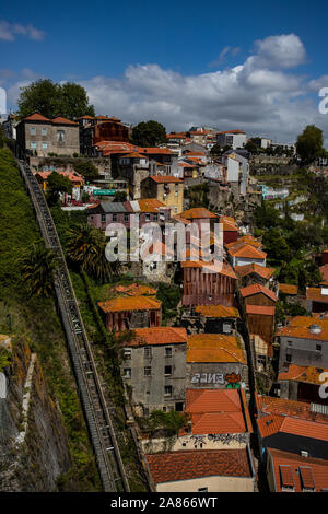 Die Altstadt von Porto, Portugal am Nachmittag Stockfoto