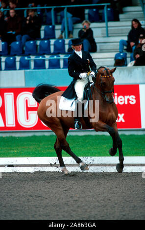 Alexandra Simmons de Ridder Deutschlands Chacomo 3 in der Dressur beim CHIO Aachen, Deutschland 2000, Alexandra Simmons de Ridder (GER Chacomo 3 Reiten Reiten Stockfoto