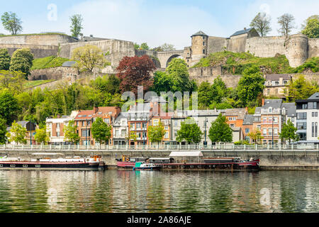 Maas und Zitadelle von Namur Festung auf dem Hügel, Namur, Wallonien, Belgien Stockfoto