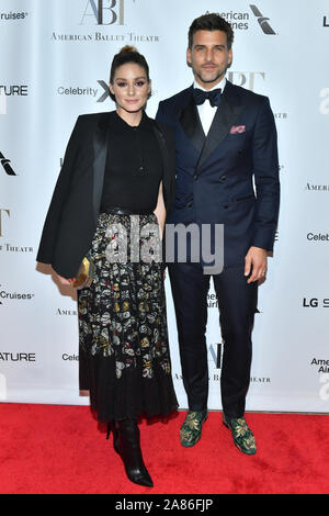 Olivia Palermo und Johannes Huebl - American Ballet Theatre fallen Gala, Ankünfte, New York, USA - 16 Okt 2019 Stockfoto