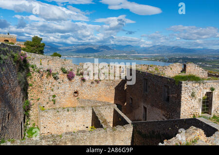 Alten venezianischen Schloß oder die Festung auf dem Hügel in wunderschönen griechischen Stadt Nafplio, Peloponnes, Griechenland Stockfoto