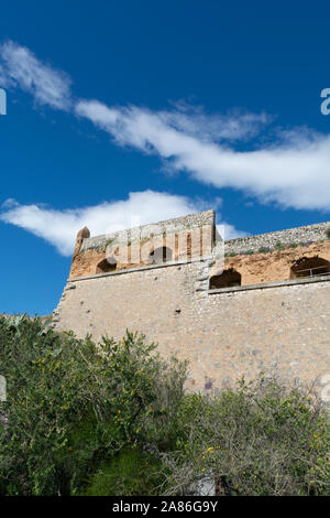 Alten venezianischen Schloß oder die Festung auf dem Hügel in wunderschönen griechischen Stadt Nafplio, Peloponnes, Griechenland Stockfoto