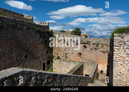 Alten venezianischen Schloß oder die Festung auf dem Hügel in wunderschönen griechischen Stadt Nafplio, Peloponnes, Griechenland Stockfoto