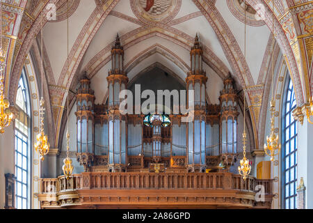 Die Orgel der Kirche der Hl. Klara oder Klara Kirche in der Innenstadt von Stockholm, Schweden. Stockfoto