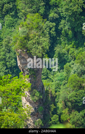 Vertikale karst Säule Rock Formation, wie von der bezaubernden Terrasse Sicht gesehen, Avatar Berge Natur Park, Niagara-on-the-Lake, China Stockfoto