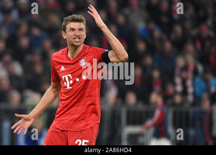 München, Deutschland. 06 Nov, 2019. Fussball: Champions League Bayern München - Olympiakos Piräus, Gruppenphase, Gruppe B, 4. Spieltag in der Allianz Arena. Thomas Müller aus München Gesten. Credit: Sven Hoppe/dpa/Alamy leben Nachrichten Stockfoto