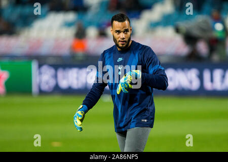 Rajko Mitic Stadion, Belgrad, Serbien. 6 Nov, 2019. UEFA Champions League Fußball, FK Crvena Zvezda gegen Tottenham Hotspur; Torwart Michel Vorm von Tottenham erwärmt - Redaktionelle Verwendung Credit: Aktion plus Sport/Alamy leben Nachrichten Stockfoto