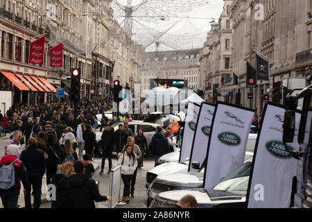 London, Großbritannien. 2. November 2019. Allgemeine Ansicht der Illinois Route 66 Regent Street Motor Show 2019. Credit: Joe Kuis/Alamy Nachrichten Stockfoto