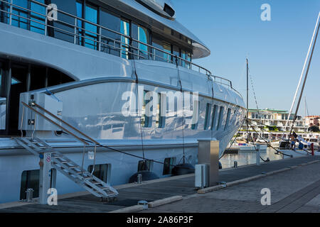 Olbia Sardinien, 19. AUGUST 2019: Maxy Yacht in den Hafen von Olbia. Stockfoto