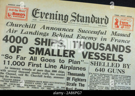 Vordere Seite mit dem Start der D-day Landungen im zweiten Weltkrieg in der Evening Standard Zeitung (Nachbau) am 6. Juni 1944. Stockfoto