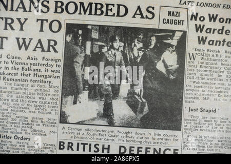 Aktuelles Foto von einem erfassten deutschen Piloten: Täglich Skizze Zeitung (Nachbau), 29. August 1940 (während der Blitz). Stockfoto