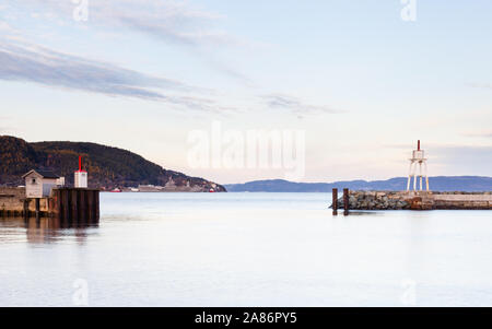 Das Tor zum Hafen Trondheim in Norwegen dargestellt in der Morgendämmerung. Stockfoto