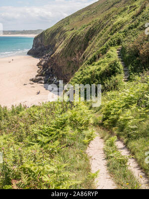 Coast Path wandern zwischen St Ives und Hayle, Sommer in Cornwall. Stockfoto