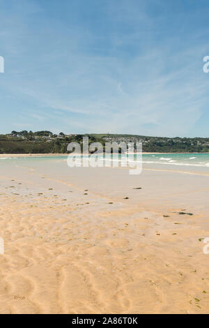 Küste Weg gehen mit Porthkidney Sands zwischen St Ives und Hayle, Sommer in Cornwall. Stockfoto