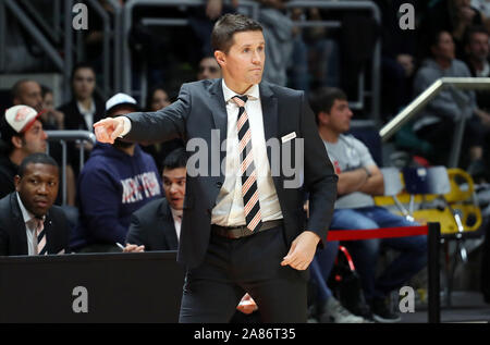 Bologna, Italien. 6 Nov, 2019. jaka Lakovic, Trainer ratiopharm ulmduring Segafredo Virtus Bologna vs. Ratiopharm Ulm Basketball EuroCup Meisterschaft in Bologna, Italien, 06. November 2019 - LPS/Michele Nucci Credit: Michele Nucci/LPS/ZUMA Draht/Alamy leben Nachrichten Stockfoto