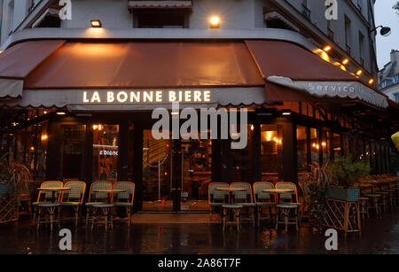 Das Restaurant La Bonne Biere. Es ist ein traditionelles französisches Restaurant in der Nähe von Republique, Paris, Frankreich. Stockfoto