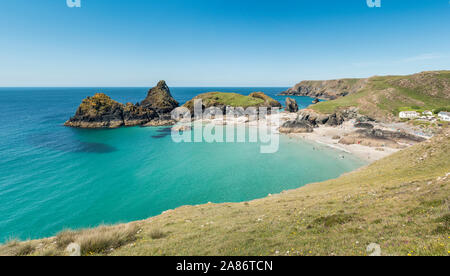Die beliebten Küste bei Kynance Cove auf der Lizard Halbinsel, Cornwall. Stockfoto