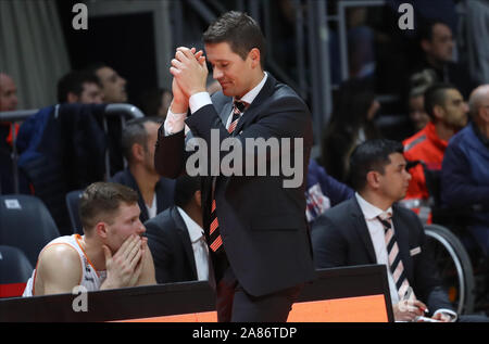 Bologna, Italien. 6 Nov, 2019. jaka Lakovic, Trainer ratiopharm ulmduring Segafredo Virtus Bologna vs. Ratiopharm Ulm Basketball EuroCup Meisterschaft in Bologna, Italien, 06. November 2019 - LPS/Michele Nucci Credit: Michele Nucci/LPS/ZUMA Draht/Alamy leben Nachrichten Stockfoto