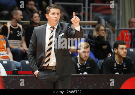 Bologna, Italien. 6 Nov, 2019. jaka Lakovic, Trainer ratiopharm ulmduring Segafredo Virtus Bologna vs. Ratiopharm Ulm Basketball EuroCup Meisterschaft in Bologna, Italien, 06. November 2019 - LPS/Michele Nucci Credit: Michele Nucci/LPS/ZUMA Draht/Alamy leben Nachrichten Stockfoto