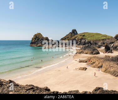 Die beliebten Küste bei Kynance Cove auf der Lizard Halbinsel, Cornwall. Stockfoto