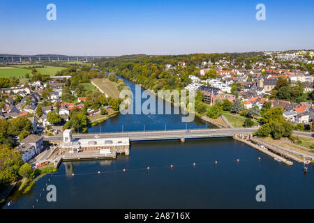 Essener Stadtteil Kettwig, im Süden der Stadt, an der Ruhr, Ruhr brücke über die kettwiger Ruhr Stausee, hinter dem Ruhrtal Brücke, Autobahn Bri Stockfoto