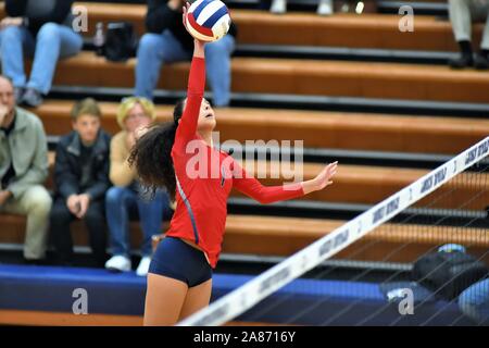 Spieler, die versuchen ein Kill shot einen längeren volley zu Ende zu liefern. USA. Stockfoto