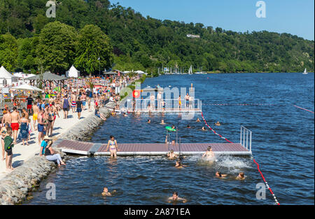 Öffentlichen Badeplatz im See Baldeneysee in Essen, nur juristische Baden Möglichkeit im Ruhrgebiet, am Meer Strand, Stockfoto