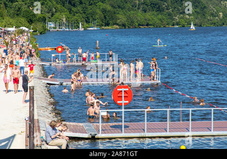 Öffentlichen Badeplatz im See Baldeneysee in Essen, nur juristische Baden Möglichkeit im Ruhrgebiet, am Meer Strand, Stockfoto