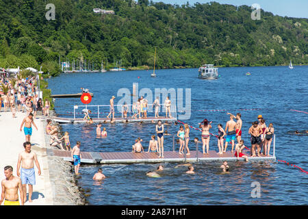 Öffentlichen Badeplatz im See Baldeneysee in Essen, nur juristische Baden Möglichkeit im Ruhrgebiet, am Meer Strand, Stockfoto