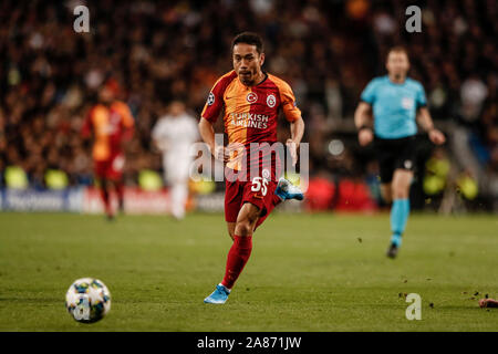 Estadio Santiago Bernabeu, Madrid, Spanien. 6 Nov, 2019. UEFA Champions League Real Madrid gegen Galatasaray; Yuto Nagatomo (Gal) jagt die durch Kugel - Redaktionelle Verwendung Credit: Aktion plus Sport/Alamy leben Nachrichten Stockfoto