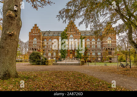 Der Universitätsbibliothek Lund am frühen Morgen in herbstlichen Farben, Lund, Schweden, 30. Oktober 2019 Stockfoto