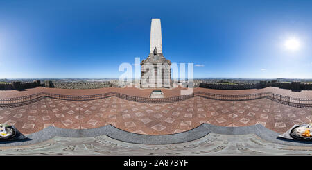 360 Grad Panorama Ansicht von 360°-Panorama auf dem Gipfel des Maungakiekie (One Tree Hill) Auckland, Neuseeland, zeigt die Gipfel Denkmäler und Blick auf die Stadt Auckland gemacht