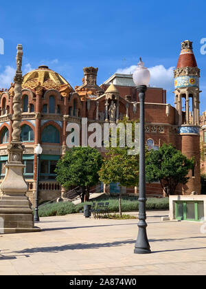 Hospital Sant Pau. Krankenhaus St. Paul und dem Heiligen Kreuz. Das Krankenhaus wurde 1901-1930 gebaut. El Ginardo Bereich. Barcelona, Spanien. Juli 13th, 2019 Stockfoto