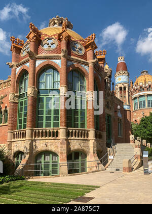 Hospital Sant Pau. Krankenhaus St. Paul und dem Heiligen Kreuz. Das Krankenhaus wurde 1901-1930 gebaut. El Ginardo Bereich. Barcelona, Spanien. Juli 13th, 2019 Stockfoto