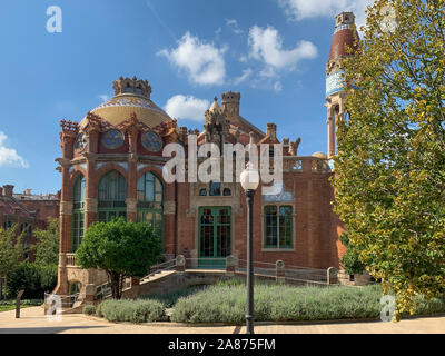 Hospital Sant Pau. Krankenhaus St. Paul und dem Heiligen Kreuz. Das Krankenhaus wurde 1901-1930 gebaut. El Ginardo Bereich. Barcelona, Spanien. Juli 13th, 2019 Stockfoto