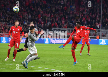 München, Deutschland. 06 Nov, 2019. goalchance Alphonso DAVIES (Bayern München), Aktion, erschossen. FC Bayern Munich-Olympiacos FC (Piräus) 2-0, Fußball Champions League, Gruppe B, Gruppe, 4.Spieltag, 06.11.2019. ALLIANZAREN A. DFL VERORDNUNG UNTERSAGEN DIE VERWENDUNG VON Fotografien als BILDSEQUENZEN UND/ODER QUASI-VIDEO. | Verwendung der weltweiten Kredit: dpa/Alamy leben Nachrichten Stockfoto