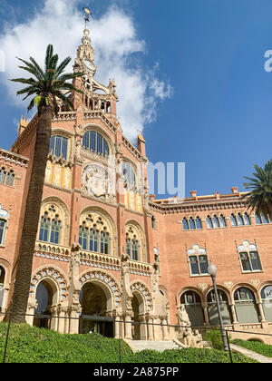 Hospital Sant Pau. Krankenhaus St. Paul und dem Heiligen Kreuz. Das Krankenhaus wurde 1901-1930 gebaut. El Ginardo Bereich. Barcelona, Spanien. Juli 13th, 2019 Stockfoto