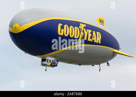 CLEVELAND, Ohio/USA - September 2, 2018: Gutes Jahr Blimp eine Demo im Jahr 2018 Cleveland International Airshow. Stockfoto