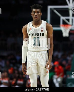 Coral Gables, Florida, USA. 05 Nov, 2019. Miami Hurrikane, Anthony Walker (11) Während eines Basketball NCAA Men Spiel gegen die Louisville Kardinäle an der Watsco Zentrum in Coral Gables, Florida. Die Kardinäle 87-74 gewonnen. Mario Houben/CSM/Alamy leben Nachrichten Stockfoto