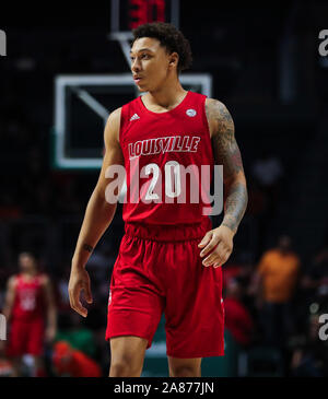 Coral Gables, Florida, USA. 05 Nov, 2019. Louisville Kardinäle guard Josh Nickelberry (20) Während der Basketball ist ein NCAA Men Spiel gegen die Miami Hurricanes am Watsco Zentrum in Coral Gables, Florida. Die Kardinäle 87-74 gewonnen. Mario Houben/CSM/Alamy leben Nachrichten Stockfoto