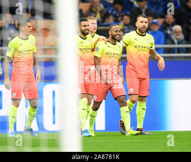 Mailand, Italien. 6 Nov, 2019. Von Manchester City Spieler feiern während der UEFA Champions League Gruppe C Fußballspiel zwischen Atalanta und Manchester City in Mailand, Italien, November 6, 2019. Credit: Alberto Lingria/Xinhua/Alamy leben Nachrichten Stockfoto