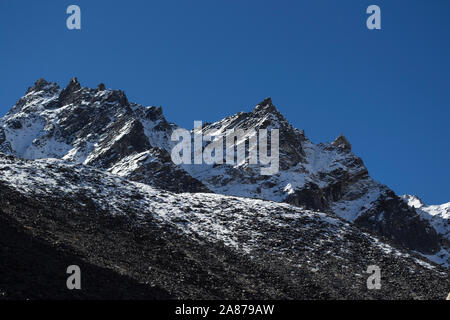 Langtang Nationalpark, Nepal. Höhe Gipfeln im Morgenlicht Stockfoto