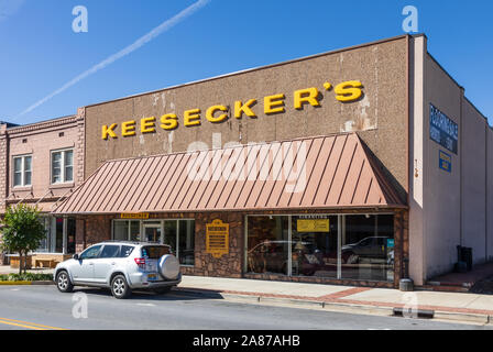 ERWIN, TN, USA-28 Oct 2019: Keesecker's, 1942 eröffnet, verkauft Möbel und Geräte in der East Tennessee Stadt Erwin. Stockfoto