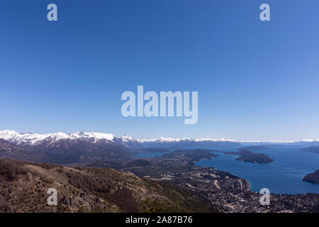 Panoramablick auf die Anden und Nahuel Huapi See in Bariloche, Patagonia, Argentinien Stockfoto