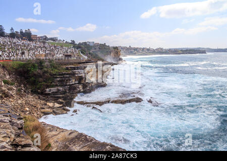 Raue See von Waverley Friedhof auf der Coogee nach Bondi an der Küste zu Fuß, Sydney, New South Wales, Australien Stockfoto