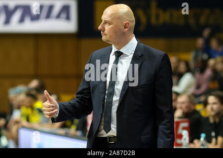 Gdynia, Polen. 05 Nov, 2019. Przemyslaw Frasunkiewicz (Trainer) während der 7 Tage EuroCup Gruppe D Match zwischen Asseco Arka Gdynia und EWE Baskets Oldenburg in Gdynia (Endstand; Asseco Arka Gdynia 61:73 EWE Baskets Oldenburg) Credit: SOPA Images Limited/Alamy Live Nachrichten gesehen Stockfoto