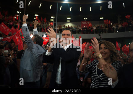 Malaga, Spanien. 06 Nov, 2019. Spanisch amtierende Ministerpräsident und Kandidat für die Wiederwahl Pedro Sanchez für Sozialisten Arbeiterpartei applaudiert während einer Wahlkampagne in Torremolinos, vor dem 10. November Wahlen. Credit: SOPA Images Limited/Alamy leben Nachrichten Stockfoto