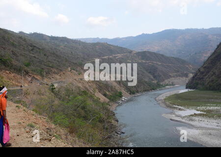 Die schöne Landschaft der'Mor River Nepal. Die'Mor River ist einer der großen Flüsse in Nepal Stockfoto