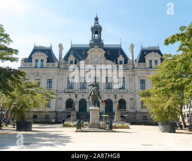 Vannes, Morbihan/Frankreich - 25. August 2019: Historisches Rathaus Gebäude von Vannes in der Bretagne Stockfoto